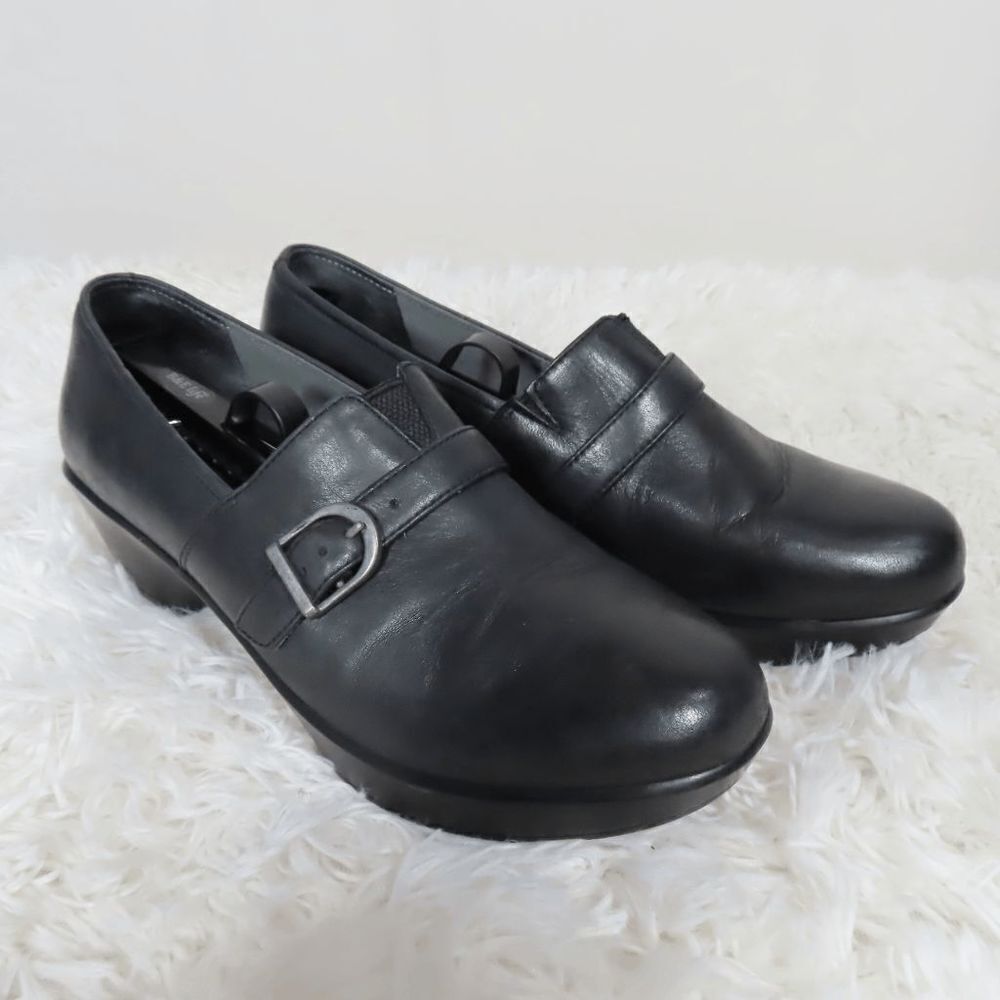 Dansko Jane Full Grain Leather Black Clogs with Decorative Buckle Size 40/US
